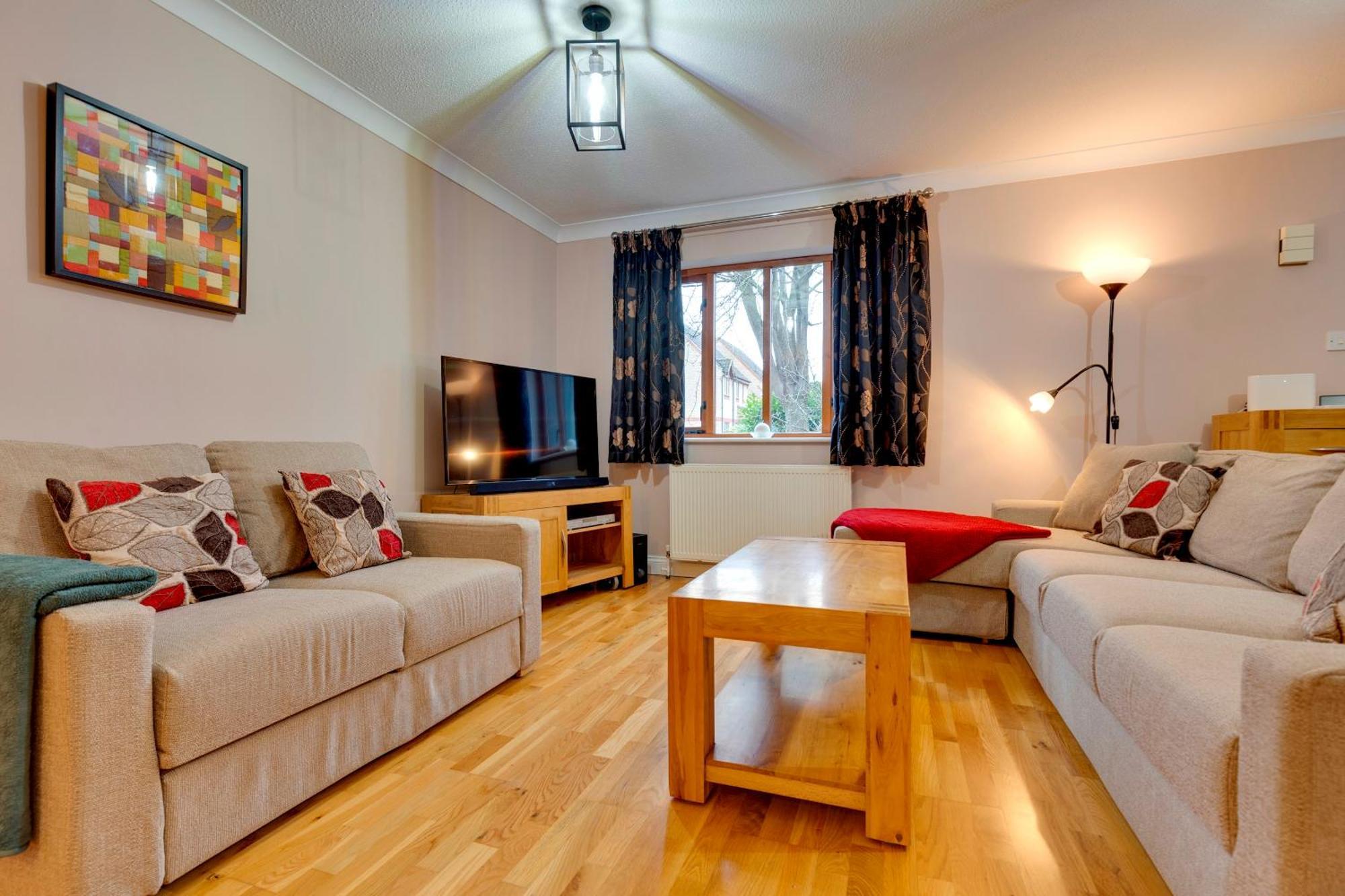 Casa de férias Pass The Keys Spacious Modern Near River Cam Free Parking *